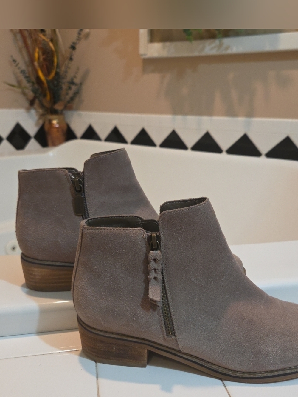 Blondo Women’s Liam Waterproof Booties Taupe Suede Boots Size 8.5 M Side Zippers - Picture 2 of 8